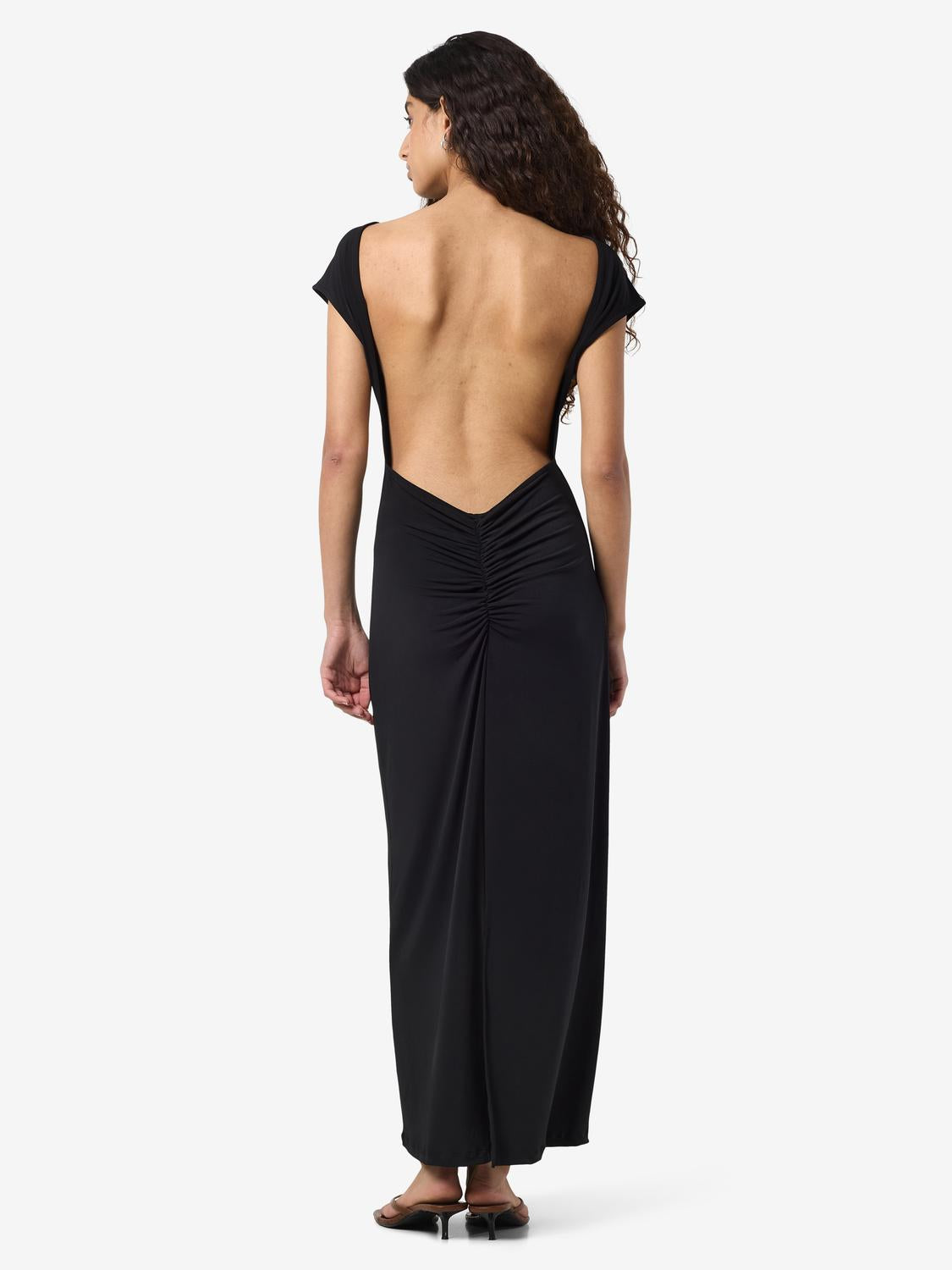 model_shot-front_full